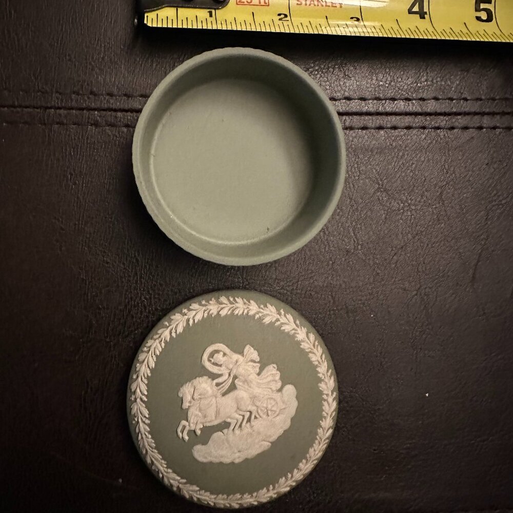 Antique Wedgwood Green Round Jewelry Box Fluted Aurora Goddess of Dawn, Rare
